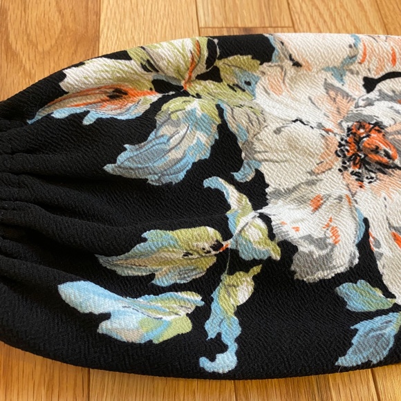 Stunningly gorgeous & flattering floral blouson sleeve mini dress - Picture 5 of 6